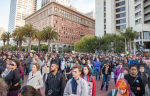 Rally attendees fill Justin Herman Plaza at a San Francisco rally against police violence. (Pax Ahimsa Gethen via Wikimedia Commons)