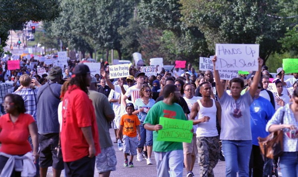 Protesters demonstrating down West Florissant Avenue in Ferguson, Mo. (By Loavesofbread via Wikimedia Commons)